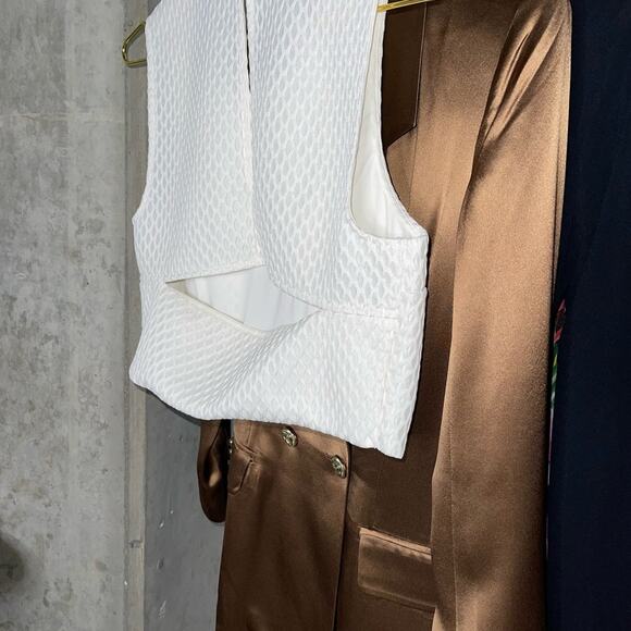 New Express White Honeycomb Mesh Sleeveless Cutout Crop Top - Picture 9 of 11